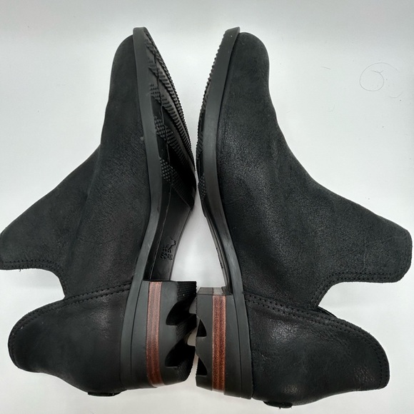 Sorel  Lola  Boot Size 8.5 suede / Leather Rain Bootie Cutouts Chealse boot - Picture 3 of 8